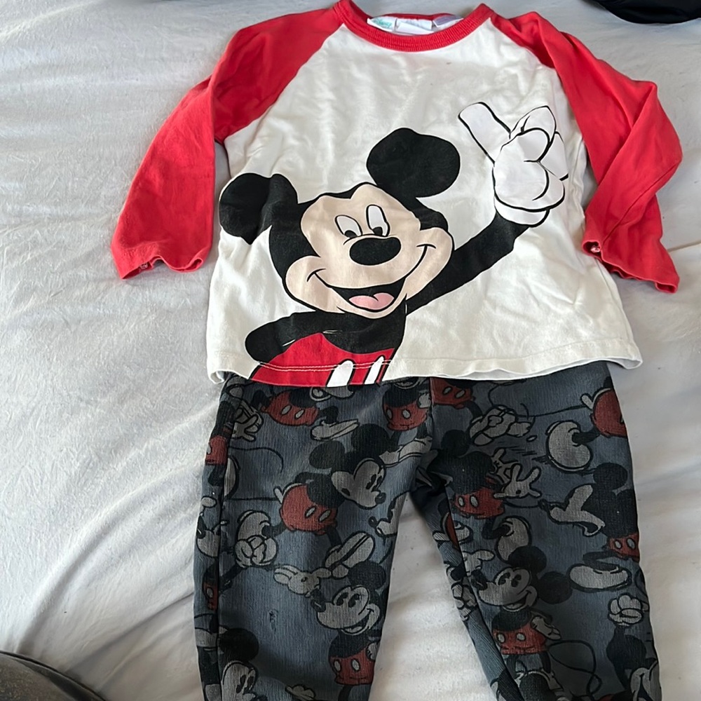 Zara x Mickey mouse play condition clothes size 18-24